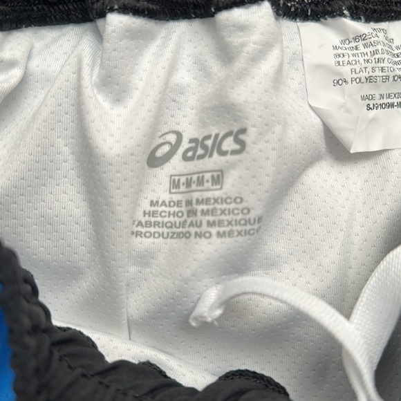 ASICS Women’s running shorts - Picture 3 of 4